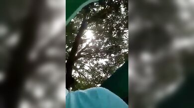 Horny Bangladeshi couple der park er bhetor gudh marar MMS video faash