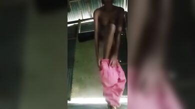 Graam er Bangladeshi maagi bou taar gudh er pakha faaka korar MMS short clip