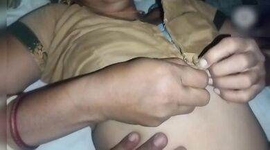 Malik taar kaaj er meye ke nijer dhon die bebohar korar XXX video