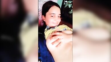 Bangladeshi bhabhi gudh abong dudh prachaar korar MMS video taar debor er kache