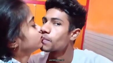 Bangladeshi student taar virgin gudh fatanor porn video taar South Indian boyfriend er shaathe