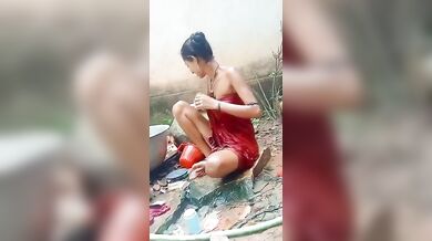 Medium-sized sthonwali graam er meye taar boobs showoff korar MMS video