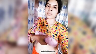 Horny aunty taar protibeshi kochi cheleke seduce korar XXX video