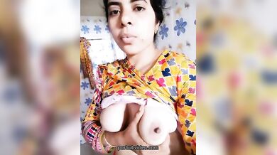 Horny aunty taar protibeshi kochi cheleke seduce korar XXX video