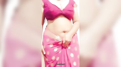 Extra-large sized aam gulo die aunty seduce korte cheshta korar MMS video clip