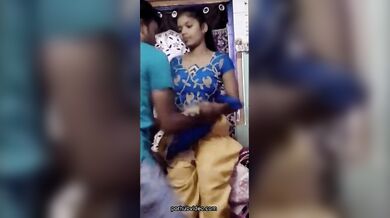 Chocolate colored maagi taar bondhu ke onek bhalo bhabe choshar XXX video clip