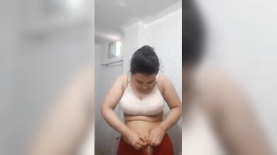 Mega size er dudh dekhie shobaike uttojito korar XXX video clip