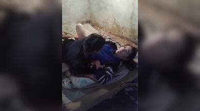 Romanian hotwife taar Bangladeshi kormochari ke gudh chushte daowar MMS clip