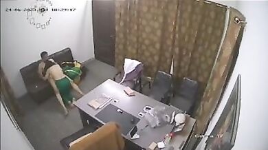 Luccha boss taar kormochari abong client ke chodar CC camera footage