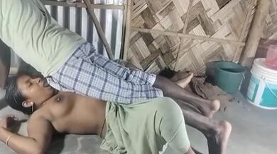 Graam er ak khala taar debor ke die taar tight gudh chodanor MMS porn clip