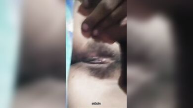 Shundori innocent naive akti apu taar boyfriend er shaathe taar untouched gudh abong dudh share korar MMS porn clip