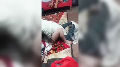 Bihari Bangladeshi meye taar bhai er bondhu ke chodte dilo nijer tight gudh