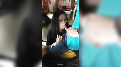 Bandarban theke Dhakae eshe ak dokan er kormochari ke gorom dhon chusha deye