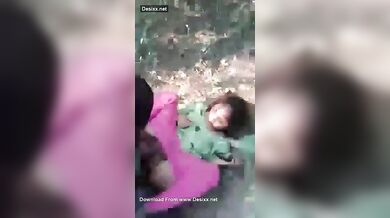 Tin bondhu mile ak maagir gudh share korlo