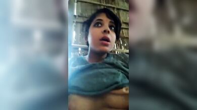 Kochi kumari graam er meye lukie taar shompodh premik ke dekhae