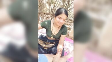 Graam er aunty taar protibeshi ak dada ke onek bhalo akti dhon chushani die khushi korlo