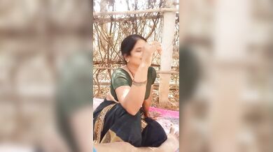 Graam er aunty taar protibeshi ak dada ke onek bhalo akti dhon chushani die khushi korlo