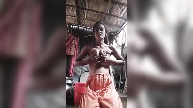 Graam er kumari meye taar choto choto satallite gulo expose kore