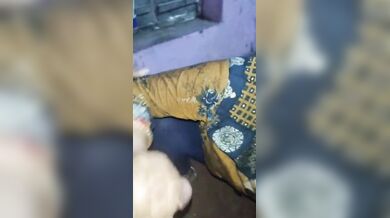 Dhakaia aunty taar protibeshir dhon dhore onek bhalo ak chushani dewaor viral video