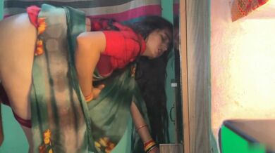 Shundori boudi bashae bored hoe premik er shathe heavy choda chodir viral video