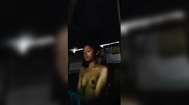 Graam er meye taar choto dudh abong tight gudh dekhae