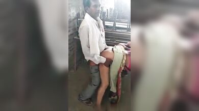 Pabnar ak bhai taar boro bhai ke nijer bou ke chodte deye