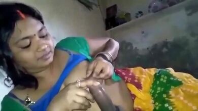 Bangladeshi boudi taar premik er dhon moja kore chushe khaae