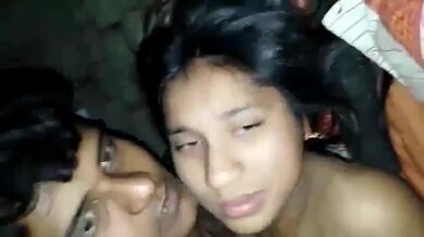 Shoth baap meyer tight gudh fete gorom gorom paani ber korlo