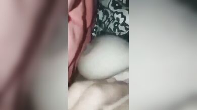 Shundor deshi meye taar cousin er kaach theke chodani khaae