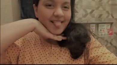 Posh elakar kochi kumari meye taar dudh gulo showoff kore