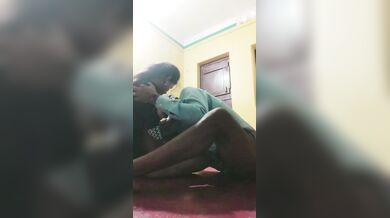 Graam er ak bon taar bhai er kalo dhon diye nijer chidro chode