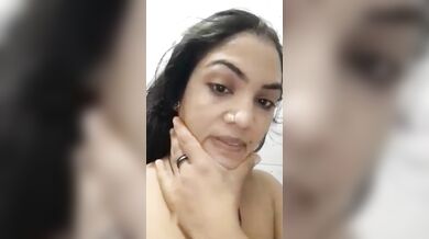 Graam er MILF bhabhi nijer gudh faka kore bathroom er bhetore