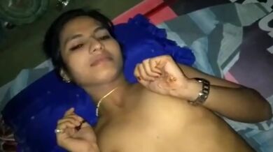 Moddho raate bhabhi ke niye chodlo barir pechone ak protibeshi