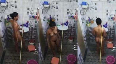 Luccha uncle taar bharatia'r langta chobi tole gosol thanae