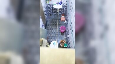 Luccha uncle taar bharatia'r langta chobi tole gosol thanae