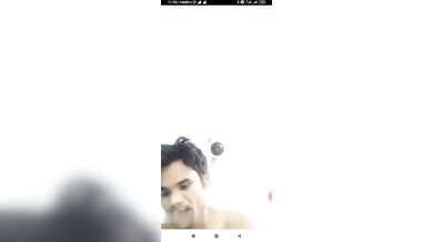 Bondhu'r dhon shokto korar jonno nijer bouke langta kore deye