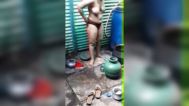 Ak luccha jamai taar notun bou er langta video dharon kore