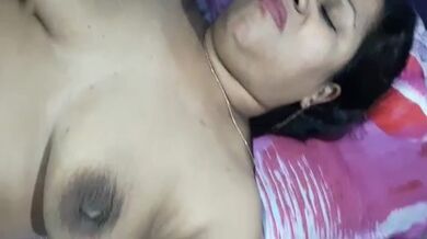 Boudi aunty taar debor er dhon chusha bondho e korte paare na