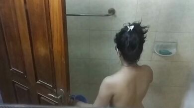 Nich talae thaka apu'r gosol korar video gopone capture