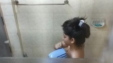 Nich talae thaka apu'r gosol korar video gopone capture