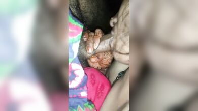 Bosti'r meye ke tule niye taar mukh shundor moton bebohar