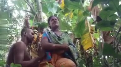 Grammo kaaj er meye ke chodani'r putul er moton bebohar korlo