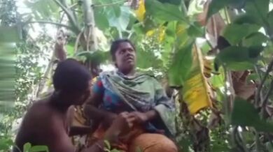 Grammo kaaj er meye ke chodani'r putul er moton bebohar korlo