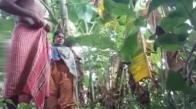 Grammo kaaj er meye ke chodani'r putul er moton bebohar korlo