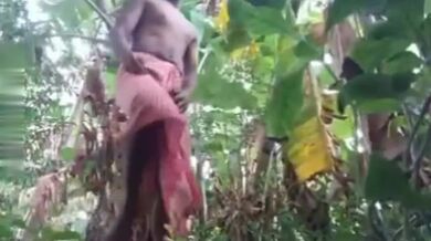 Grammo kaaj er meye ke chodani'r putul er moton bebohar korlo