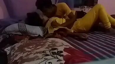 Khali basha peye chele taar premika ke niye eshe moja korlo