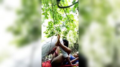 Bangladesh er jongol hoye geche akhon couple der khela'r maat