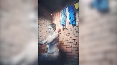 Boudi nijer gudh ke shaamlate na pere porokiya te joag deye