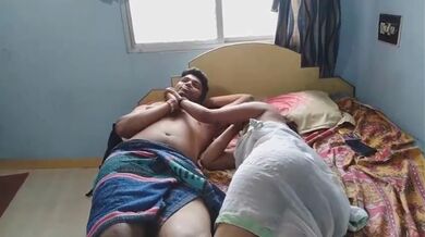 Campus er boro bhai abar shujog othalo taar junior apu'r