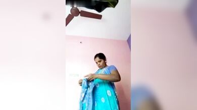 Office a jaowar aageo aunty premik ke kono shomoye bhule na!